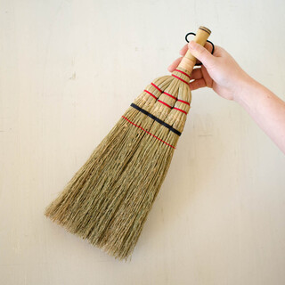 家電に頼らない掃除術。置きっぱなしでも画になる《昔ながらの掃除道具》