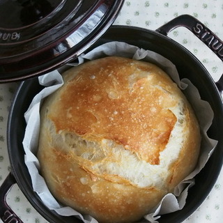 こんなに楽チンでいいの!?ストウブや鍋で簡単 「こねないパン」の作り方