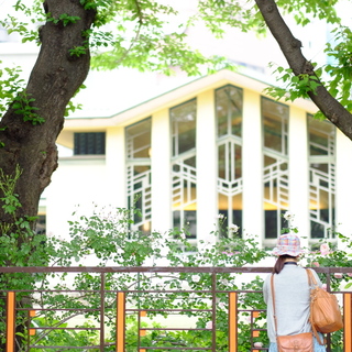 春はゆったりレトロ建築巡りへ。花々との調和が美しい"東京"の歴史感じる【洋館】案内