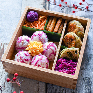 春を包んでお出かけしませんか✿ 歓声があがるお弁当レシピ15選