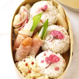 お弁当の定番こそアレンジをもっと楽しもう♪簡単＆美味しい「おにぎり」レシピ集