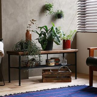 座る？飾る？ディスプレイにも収納にも◎な「ベンチ」の使い方【DIYレシピ付】