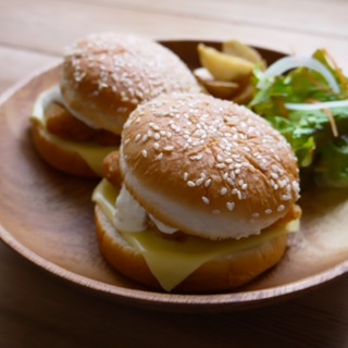 春の持ち寄りピクニックにもぴったり！みんな大好き【ハンバーガー】レシピ集♪