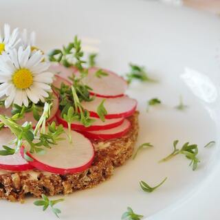 春の味わい すみれの花の砂糖漬けを作ってみよう キナリノ 春の味わい すみれの花の砂糖漬けを作ってみよう キナリノ