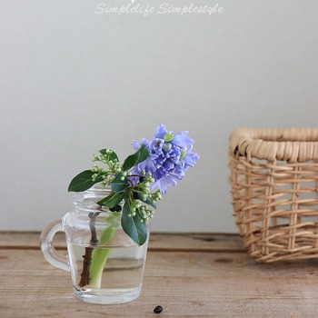 花瓶がなくても大丈夫 自由に楽しむ フラワーアレンジメント アイデア集 キナリノ