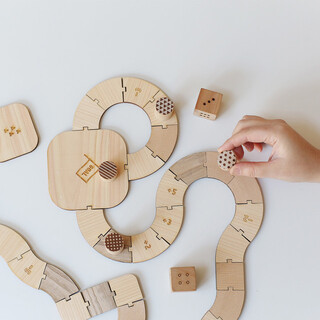 親も子供も楽しめる。「Sukima.」の木製おもちゃ