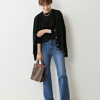 定番の《ひとつ結び》がお洒落にキマる「ひと工夫」＆5分で出来る簡単アレンジ