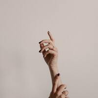 キナリノ女子におすすめの ナチュラル系 手書きネイル をご紹介 キナリノ