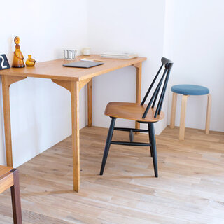 自分だけの特等席をそこに。お部屋の主役に「椅子」を選んだインテリア