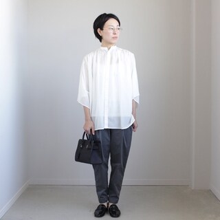 “Less Is More.” 色も形も、無駄を削ぎ落とした「ミニマルコーデ」 