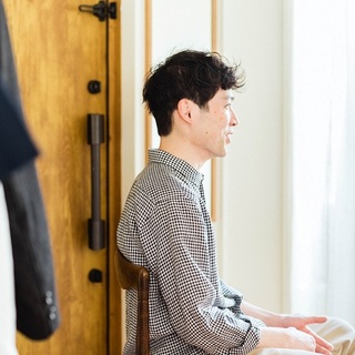 vol.82 holo shirts. 窪田健吾さん
- また袖をとおしたくなる、日常になじむシャツ