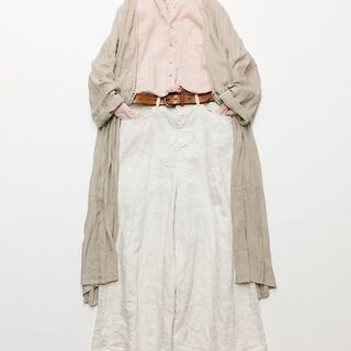 控えめなのに惹かれる。ナチュラルな【生成り色】アイテムと素敵な着こなし