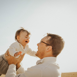 ちょっと照れる…2人で過ごすのは久しぶり。今日は、父とデート気分でドライブを楽しもう♪