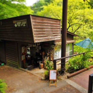 こころが疲れたら森へ行こう♪ゆったり“森林浴”できる素敵な東京の「森カフェ」案内