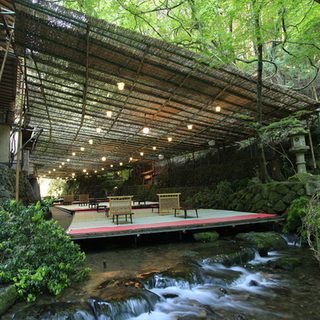 夏はちょっぴり大人な女子旅へ。美しい緑に囲まれた京の奥座敷『貴船』でゆったり涼を楽しもう