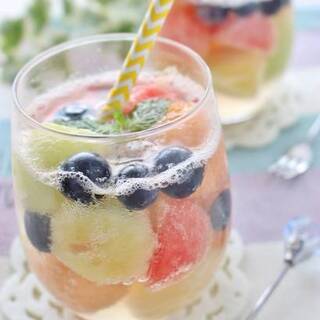 果実をたっぷり使った「しゅわしゅわサイダー」レシピ9選