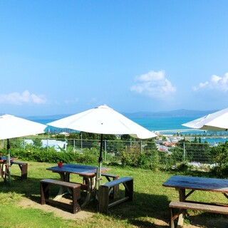 海に入らなくても、海を楽しめる。【沖縄の絶景カフェ】7か所ご紹介！