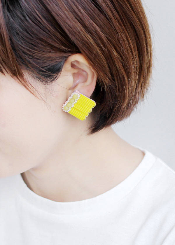 ミニマムヘアに「大ぶりピアス」が素敵♪顔まわりの夏映え 