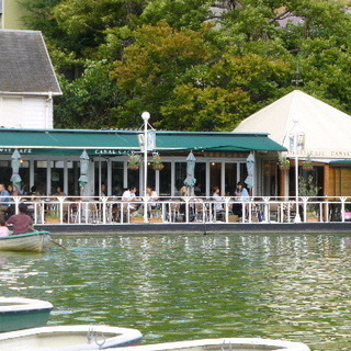 都心でプールや水辺のそばで憩える♪心地いい「テラスの特等席」があるカフェ特集