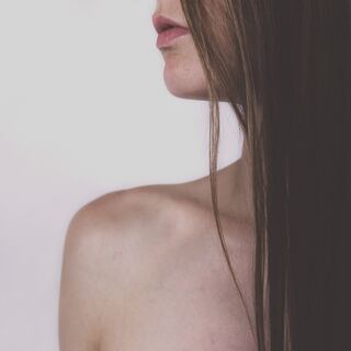 メイクよりも大事です。年齢があらわれる大人のヘアケア～「ツヤ髪」への道～