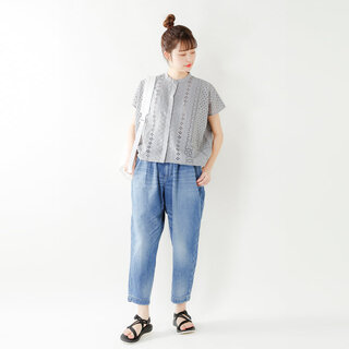 アイレットレースや刺繍＊ほんのり甘い「フェミニンブラウス」のヘルシーな装い