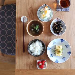 手に取るたびに 心ときめく 幸せな食卓は 優しいイラストの器 でつくろう キナリノ