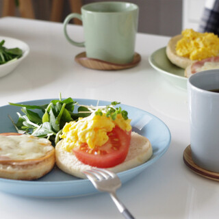 北欧生まれの美しく機能的なお皿、イッタラの「ティーマ」って？