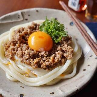 ツルッと食べられてお腹も満足♪トッピングやアレンジが楽しい『釜玉うどん』レシピ集