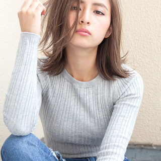 分け目を変えるだけ！簡単＆手軽な方法で“いつもの雰囲気”を変えてみませんか？