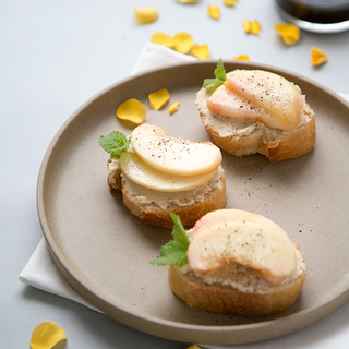 前菜、メイン、スープにスイーツまで。彩りも味もやさしい「旬の桃」を味わうレシピ