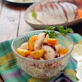 色とりどりで美しい！いろいろな果物を取り入れた、デザート以外のフルーツレシピ集