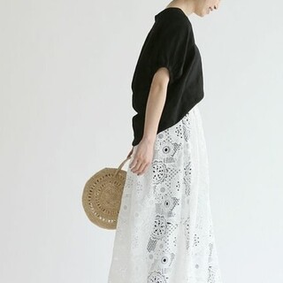 ゆったり品よく。やわらかな《リネン素材》でつくるナチュラルコーデ術