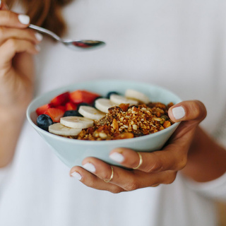 こんがり焼いて、ザクッと美味しい。自分好みの「グラノーラ」を作りましょ♪