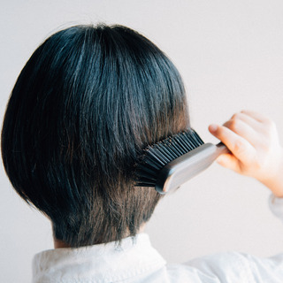 どうにかしたい“パサパサ前髪”…『乾かし方』と『+１アイテム』を見直しませんか？