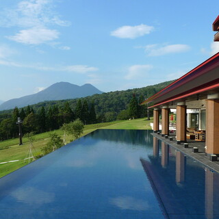 居ながらにして海・山・湖と一つに。全国の【インフィニティ・ラウンジ】5選