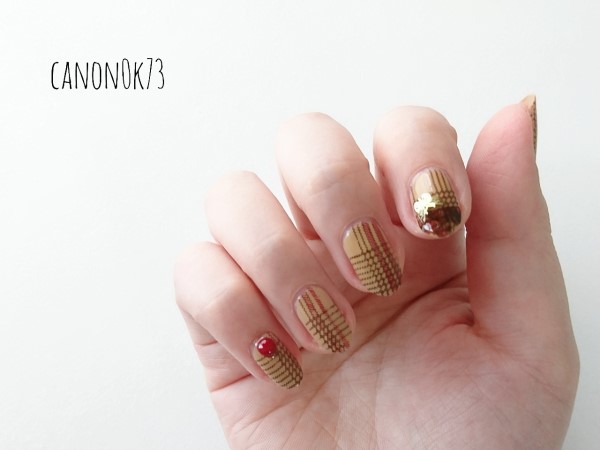 上品 クラシカル 秋はシックな チェック柄ネイル が気になる キナリノ