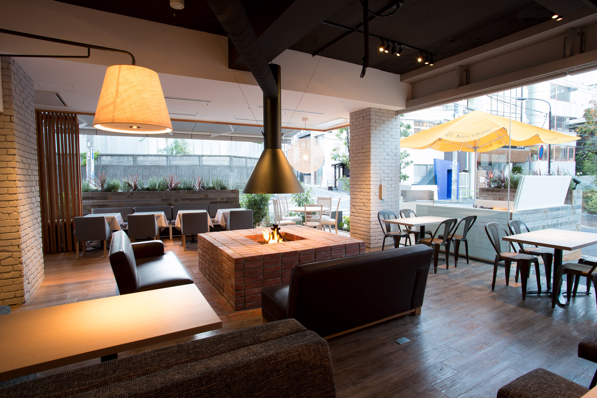 揺らぐ炎に癒されて 暖炉 薪ストーブのある店を探してみたよ 都内8選 キナリノ