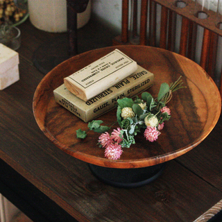 シックな装いが素敵。秋の花を使った「ミニアレンジ」