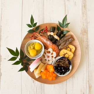 作り置きにして、ワンプレートで飾りつけ。おせち料理を楽に作ろう