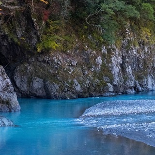 澄んだ水、凛と冷たい空気に心洗われる。冬こそ訪れたい「水の絶景スポット」