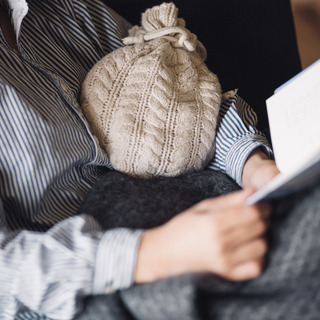 冬の安眠に。「湯たんぽ」「はらまき」であたたかく眠りましょう 