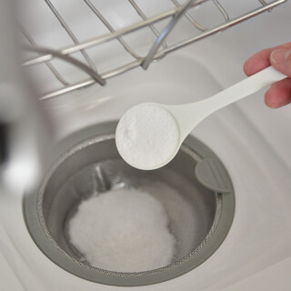 コツをおさえて賢くきれいに。キッチンやお風呂場の「排水溝」掃除