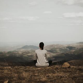 いつも何かを考えて、疲れてしまう人に試してほしい《頭を空っぽにする方法》