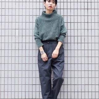 「くすみカラー」をシックに着こなす。大人の秋冬ニュアンスコーデ