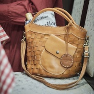 上質だけどお手頃！ 冬のナチュラルコーデに似合う”レザーバッグ“