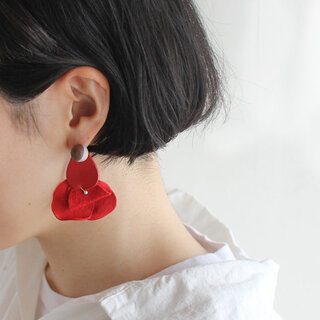 ショートヘアだからこそ楽しみたい。“秋冬の耳元おしゃれ”【アクセサリー図鑑】