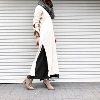 旬のおしゃれ見えに♪《深いスリット》で楽しむ、大人のレイヤードスタイル