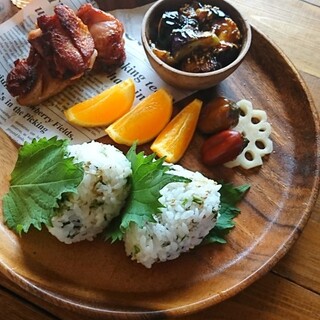 基本の握り方からおさらい。改めて注目!『おにぎり』のレシピいろいろ