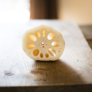 生でシャキシャキ、煮物でほっこり。人気の【れんこん料理】20選