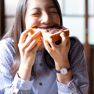 まるで『おはじき』みたいな懐かしさ。クラシカルで小ぶりな、Rikiの新作腕時計